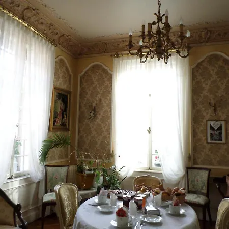 Grande Chambre Individuelle A Lit Double Dans Une Maison De Maitre De 1904 * Haguenau