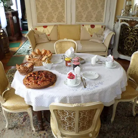 Grande Individuelle à Lit Double Dans Maison De Maître De 1904 Haguenau